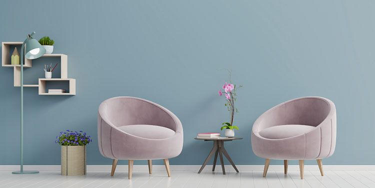 fotele kubełkowe w nowoczesnych, pastelowych kolorach w salonie