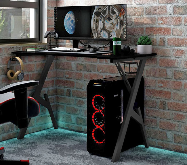 Biurko gamingowe w kolorze czarnym 
