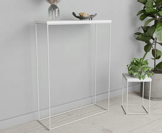Biała konsola w przedpokoju 