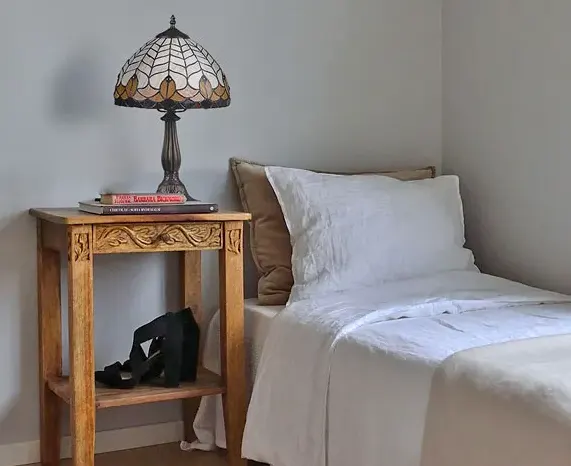 Lampa witrażowa w sypialni 